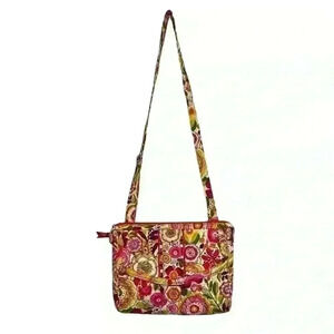 Vera Bradley purse with adjustable shoulder strap‎